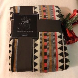 Fraiche Maison Decorative Throw